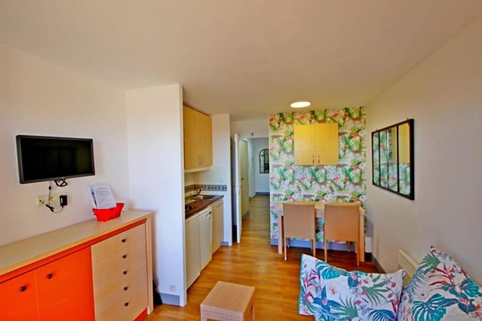 TV and multimedia, Kitchen or kitchenette, Dining area