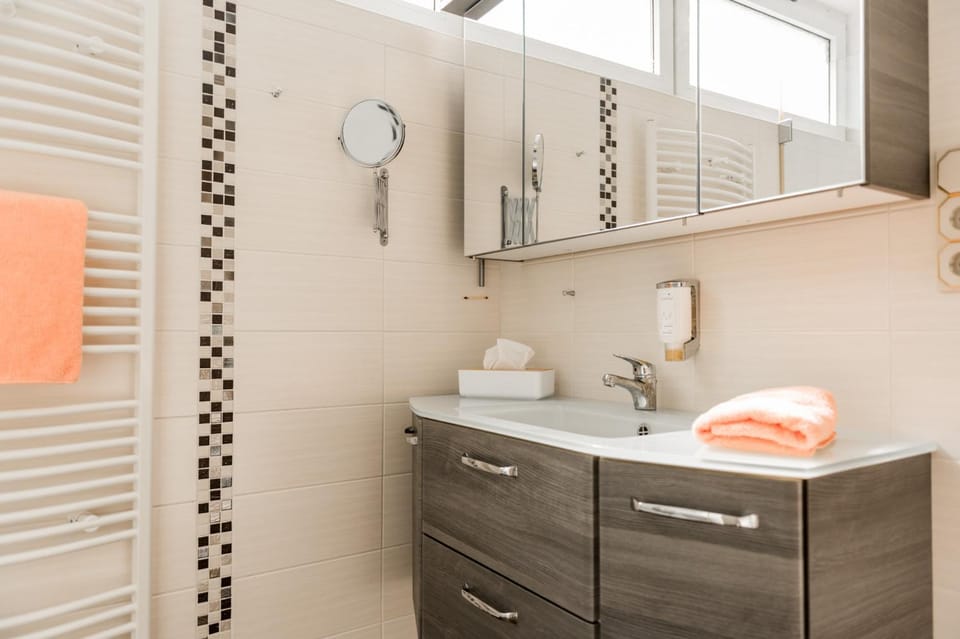 Bathroom, towels