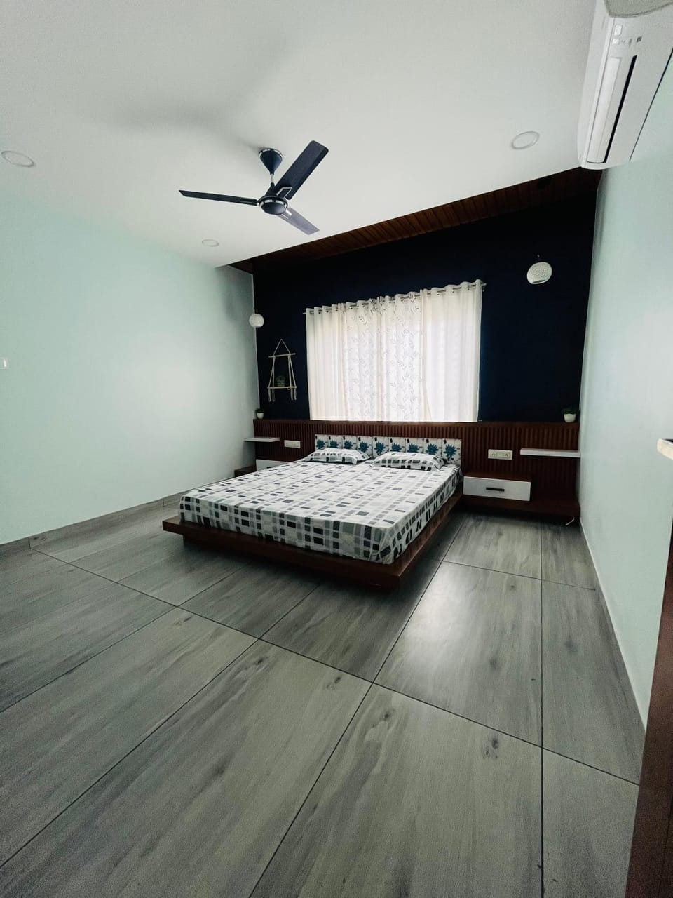 Bed, Bedroom, fireplace, air conditioner