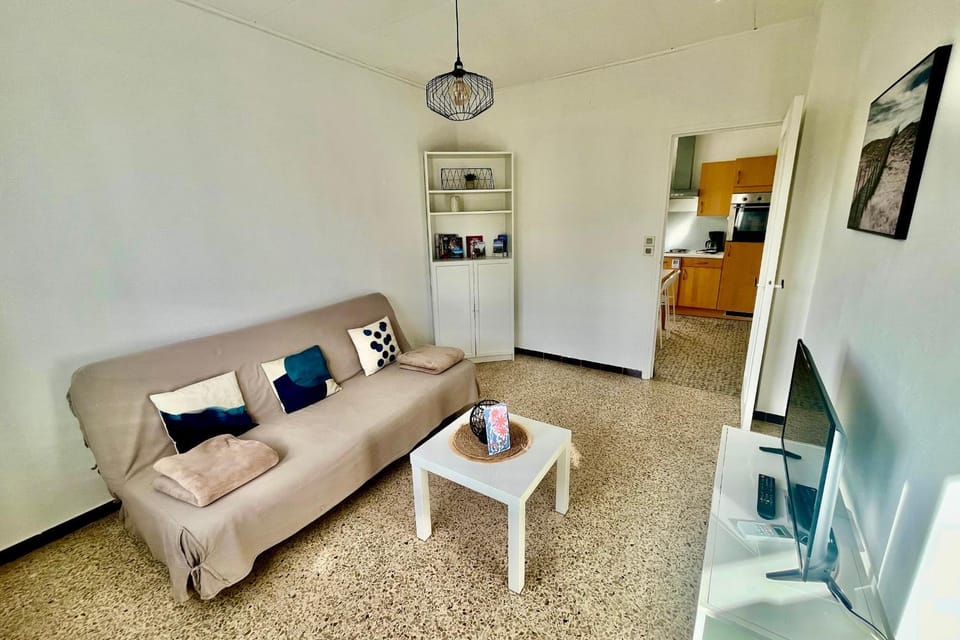 Bright apartment for a pleasant stay in Hyères Apartment in Hyères