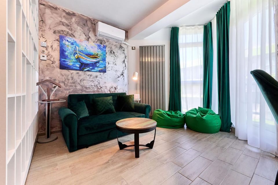Color Studio 126 - Spa & Pools access Apartment in Constanța County