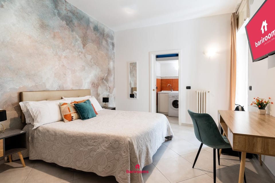 Bed, TV and multimedia, Photo of the whole room, Seating area, Bedroom, air conditioner