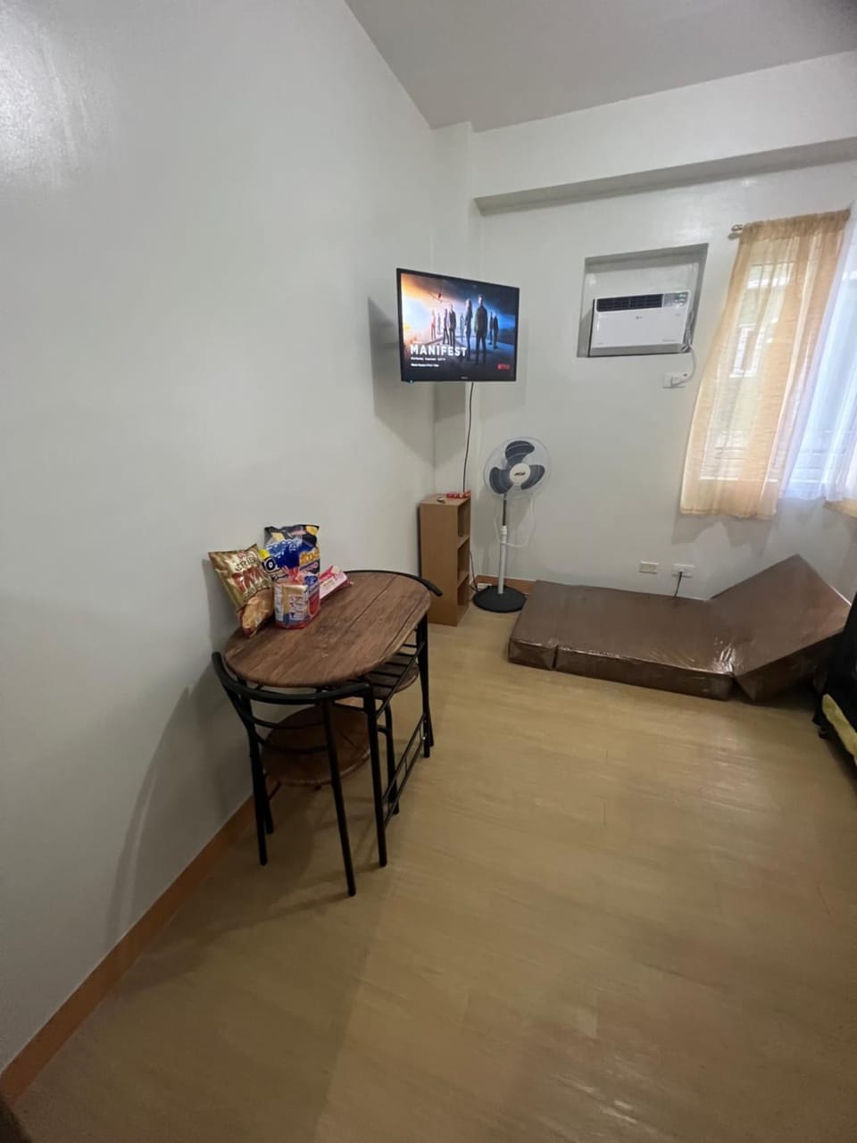 TV and multimedia, Seating area, Dining area, hair dresser, air conditioner