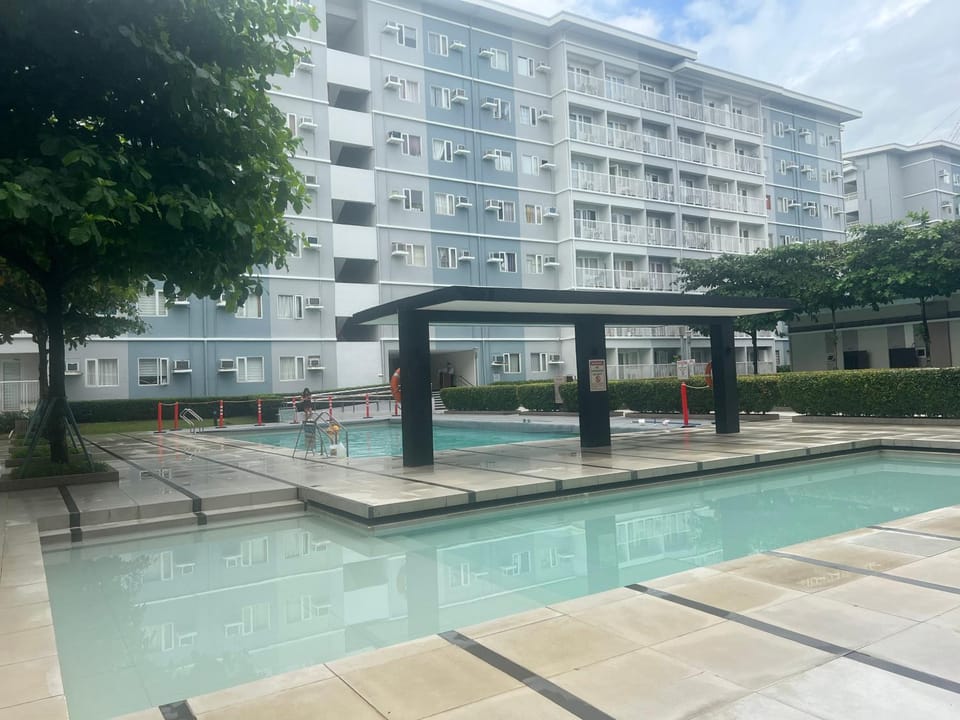 Property building, Day, Pool view, Swimming pool