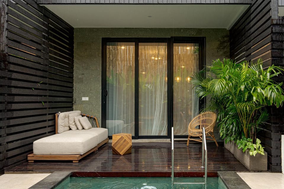 Patio, Day, Garden, View (from property/room), Balcony/Terrace, Living room, Seating area, Garden view, Pool view, Swimming pool, sunbed