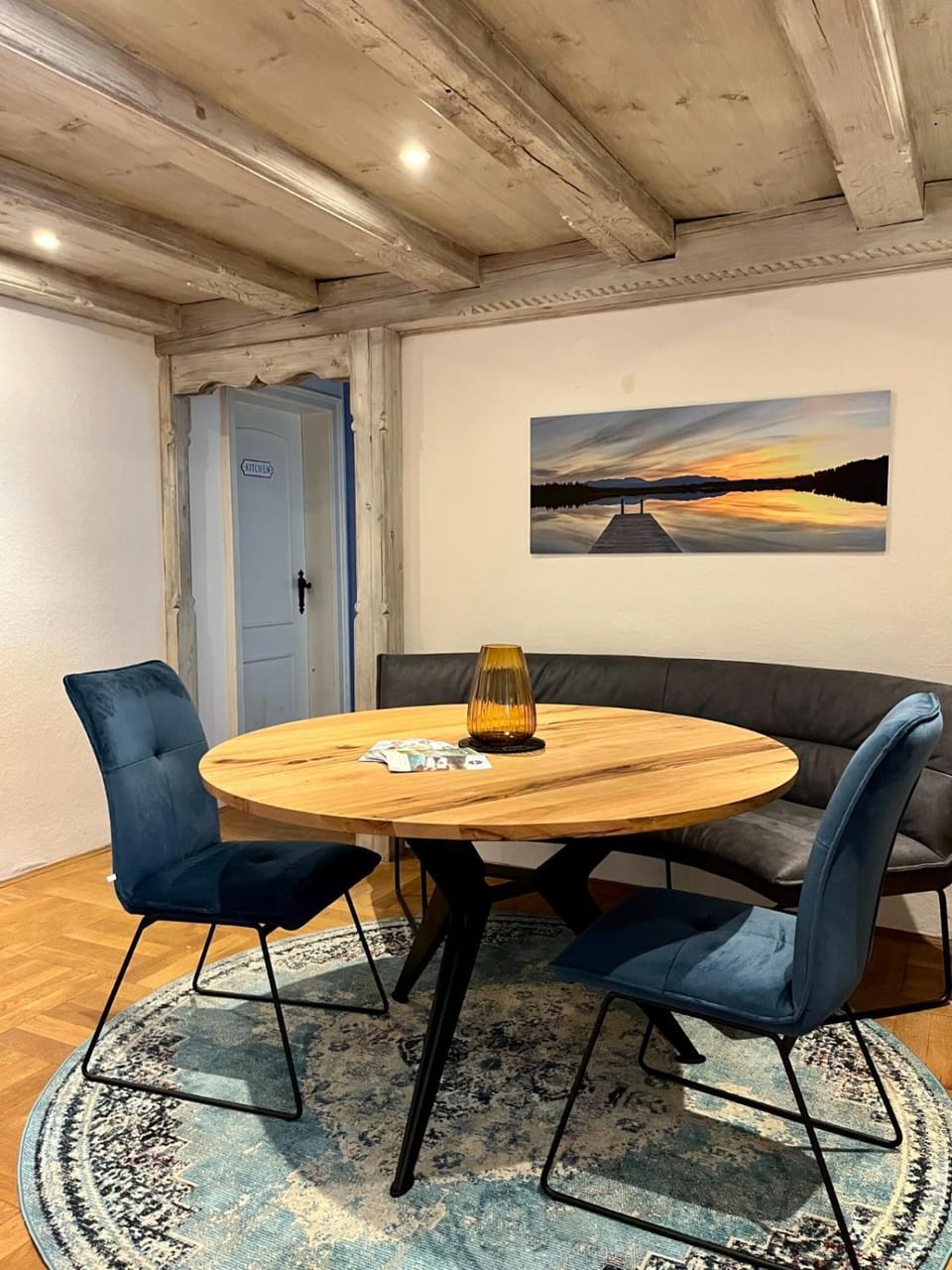 Seating area, Dining area