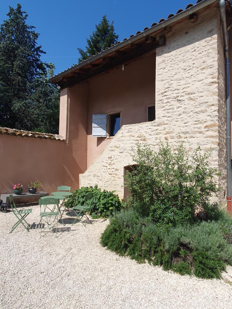 Facade/entrance, View (from property/room), Guests