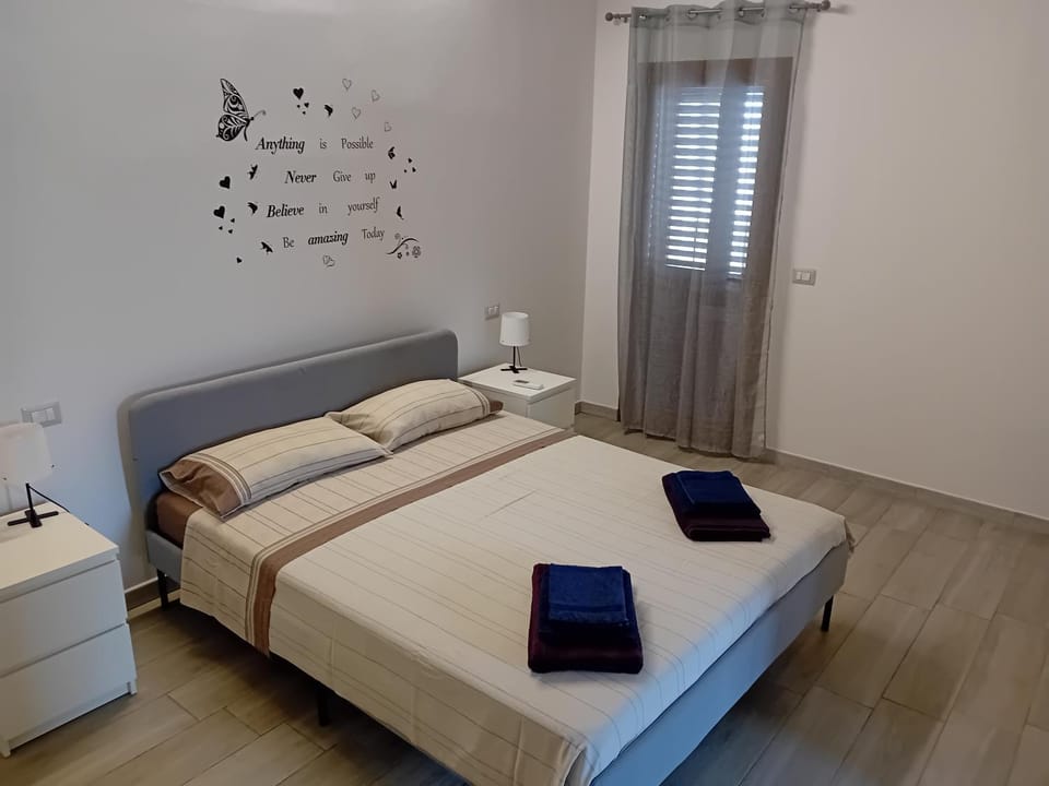 Photo of the whole room, Bedroom, towels