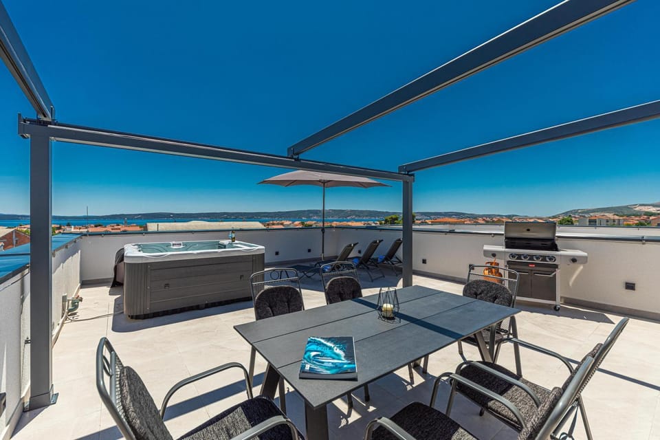 View (from property/room), Balcony/Terrace, Seating area