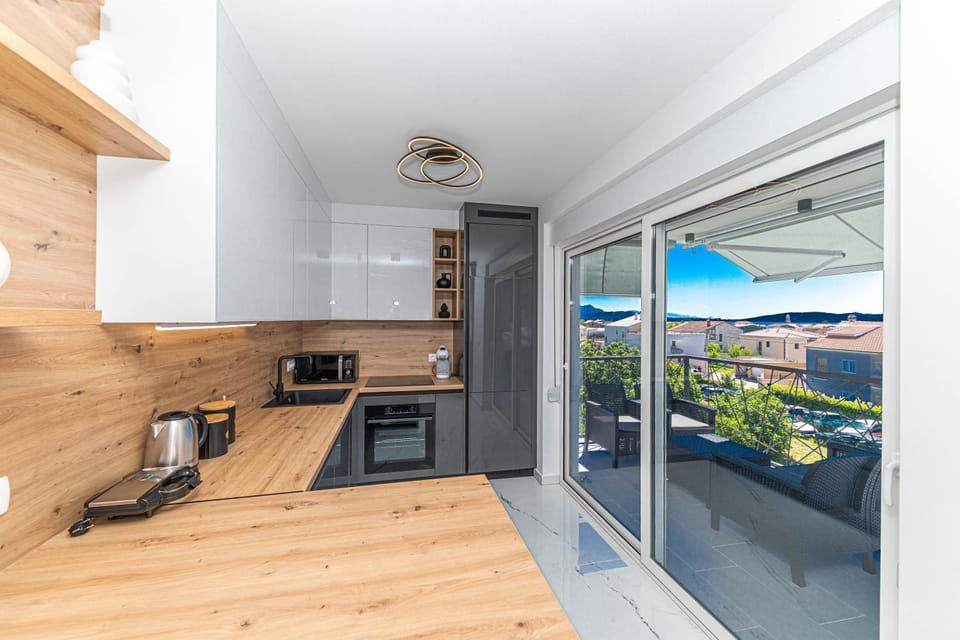 View (from property/room), Balcony/Terrace, Kitchen or kitchenette, Dining area