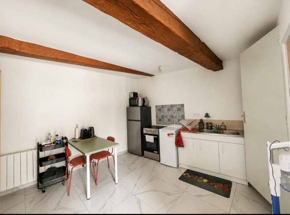 Idéal Lyon Sud Hôpital Faculté Médecine Métro B Parking Apartment in Auvergne-Rhône-Alpes