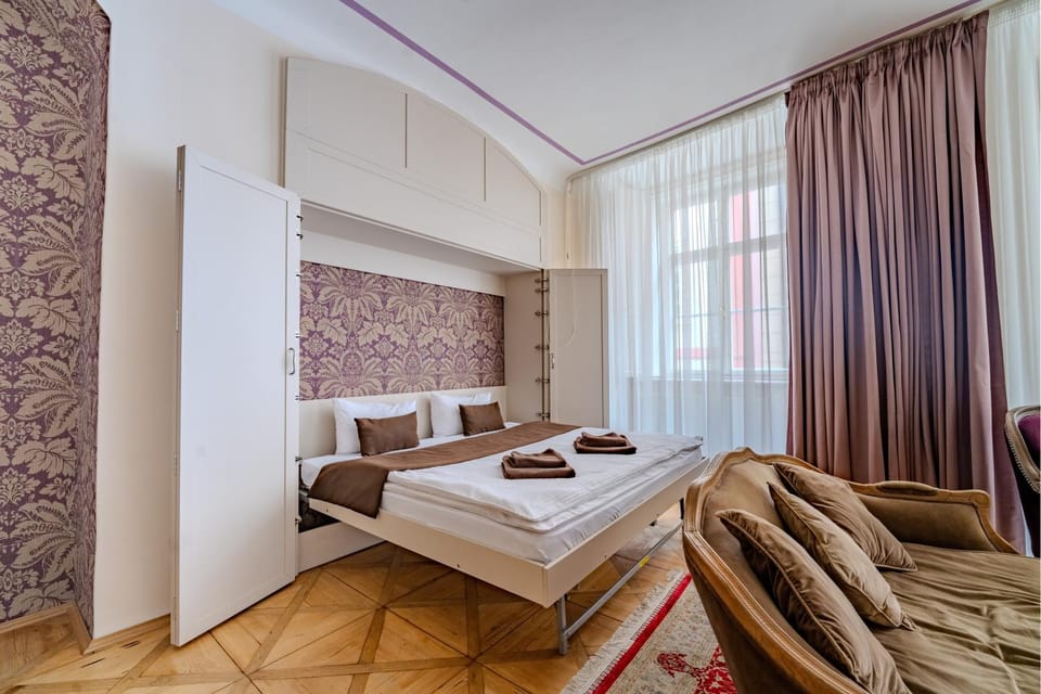 Bed, Living room, Photo of the whole room, Bedroom, towels