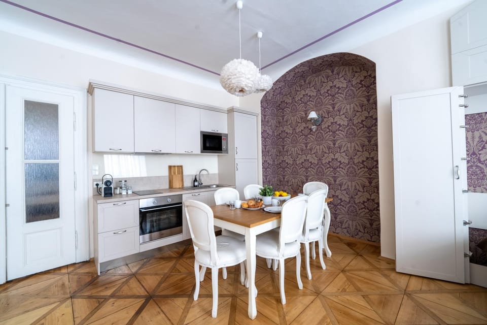 Kitchen or kitchenette, Living room, Seating area, Dining area, dishwasher, oven, stove