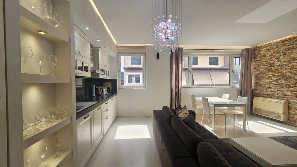 Kitchen or kitchenette, Living room, Dining area, oven, stove