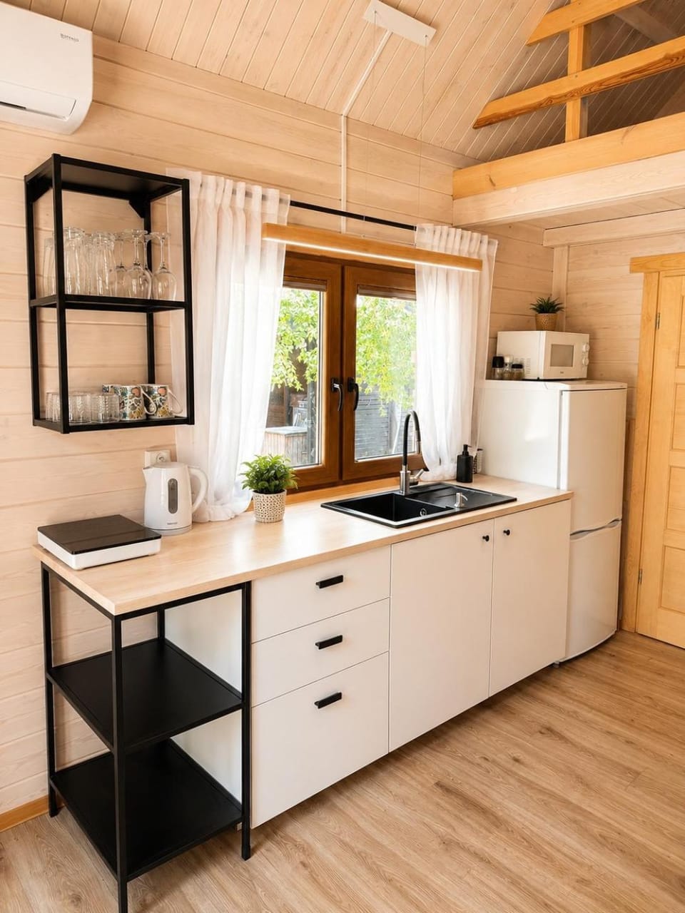 Kitchen or kitchenette, kitchen