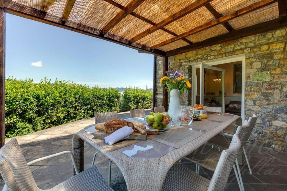 Property building, Breakfast