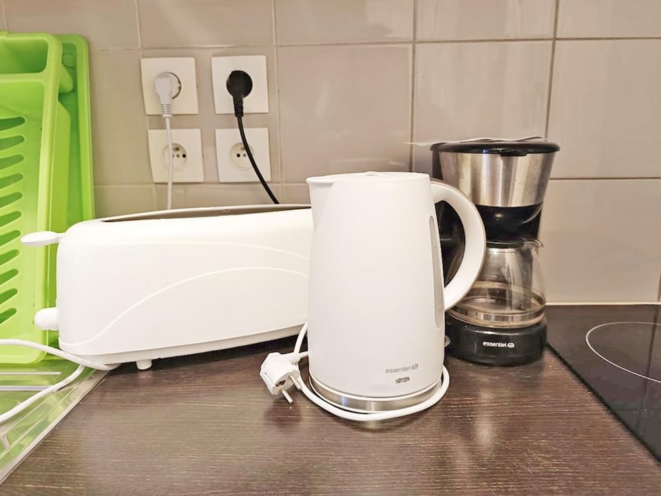 Coffee/tea facilities, toaster