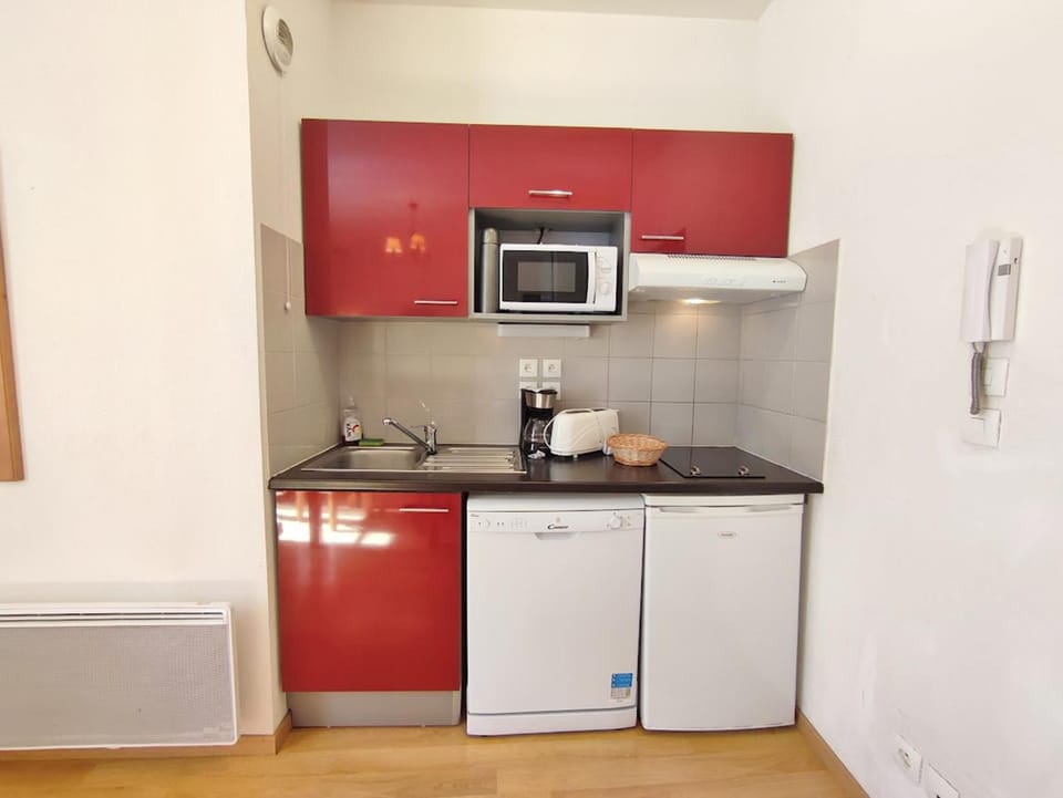 Kitchen or kitchenette, dishwasher, minibar, pet friendly, stove, toaster