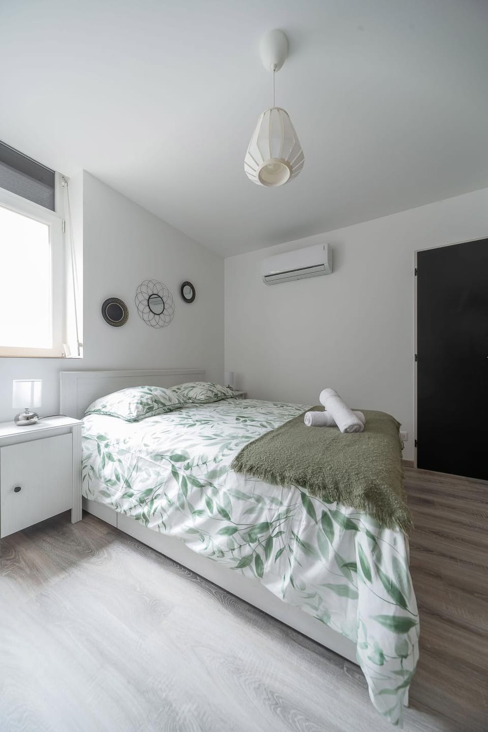 Bed, Photo of the whole room, Bedroom, towels, air conditioner