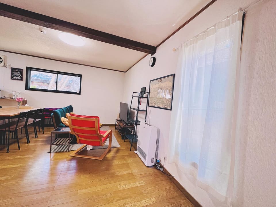Communal lounge/ TV room, TV and multimedia, Living room, Seating area