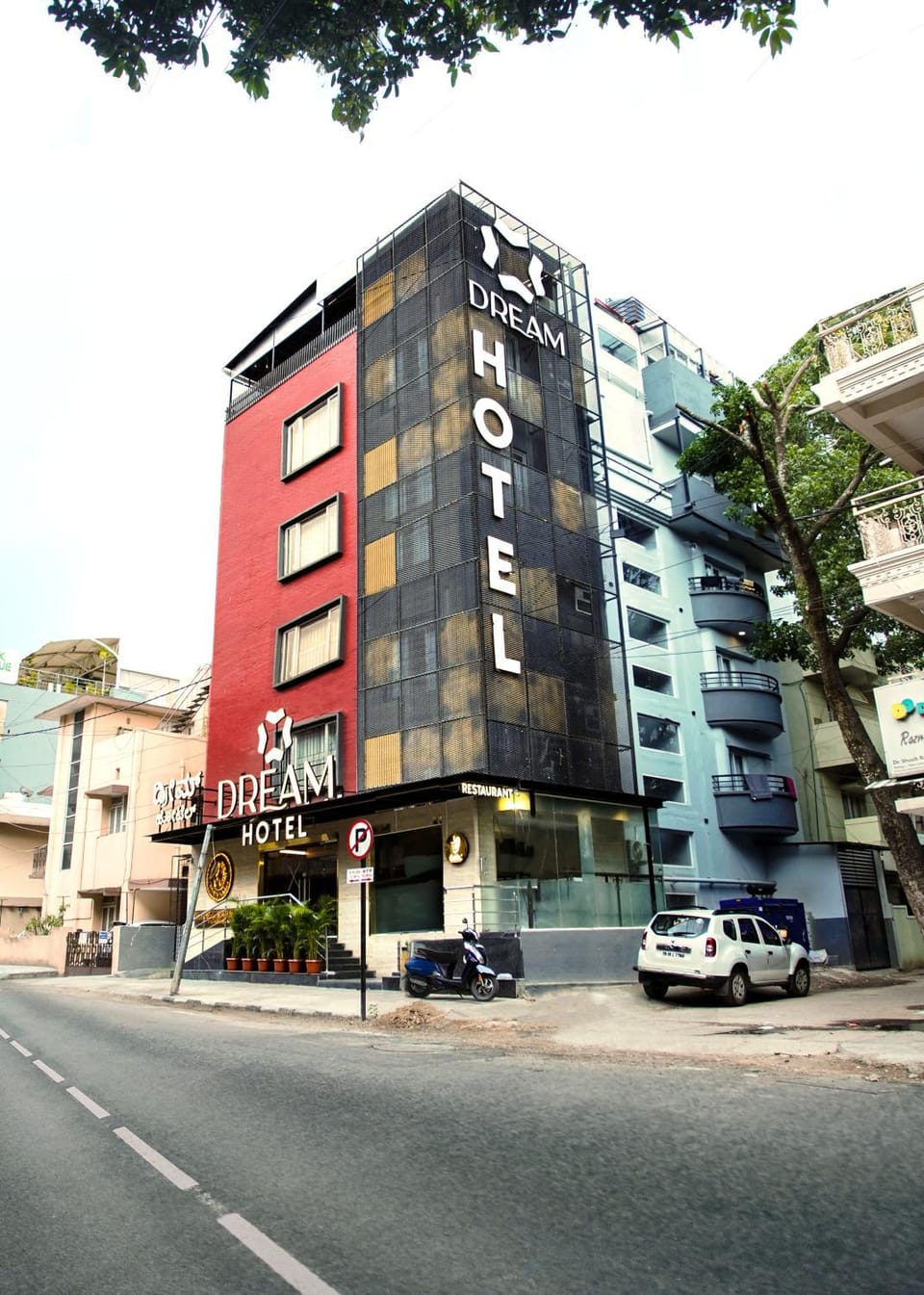 Property building, Facade/entrance, Day