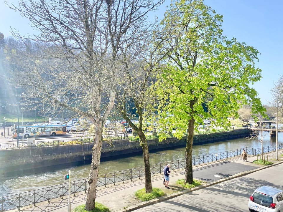 Nearby landmark, City view, River view