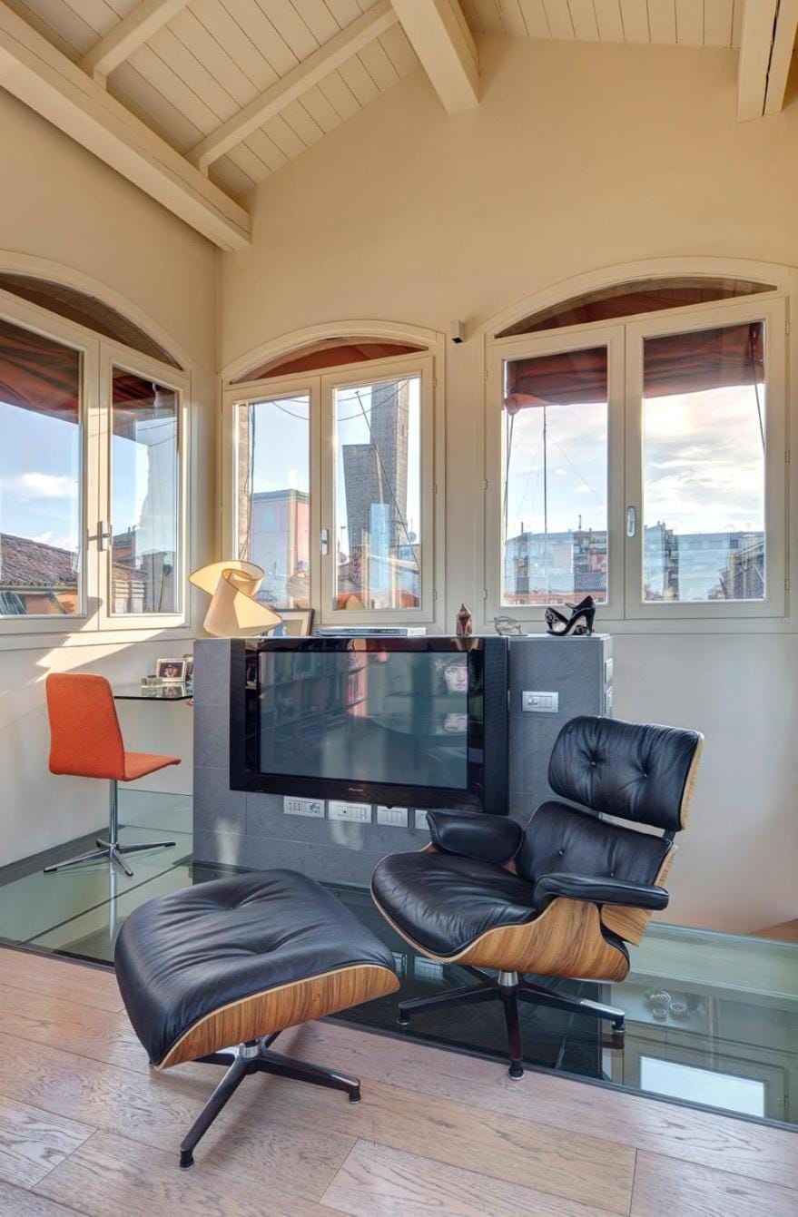 Communal lounge/ TV room