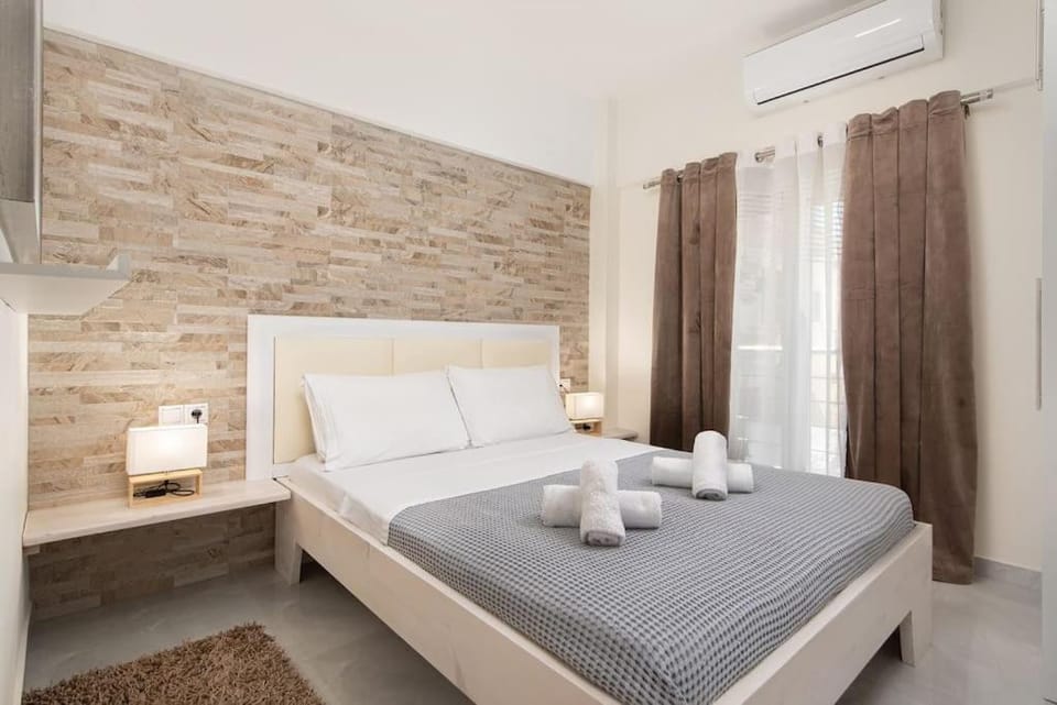 Bed, Bedroom, towels, air conditioner