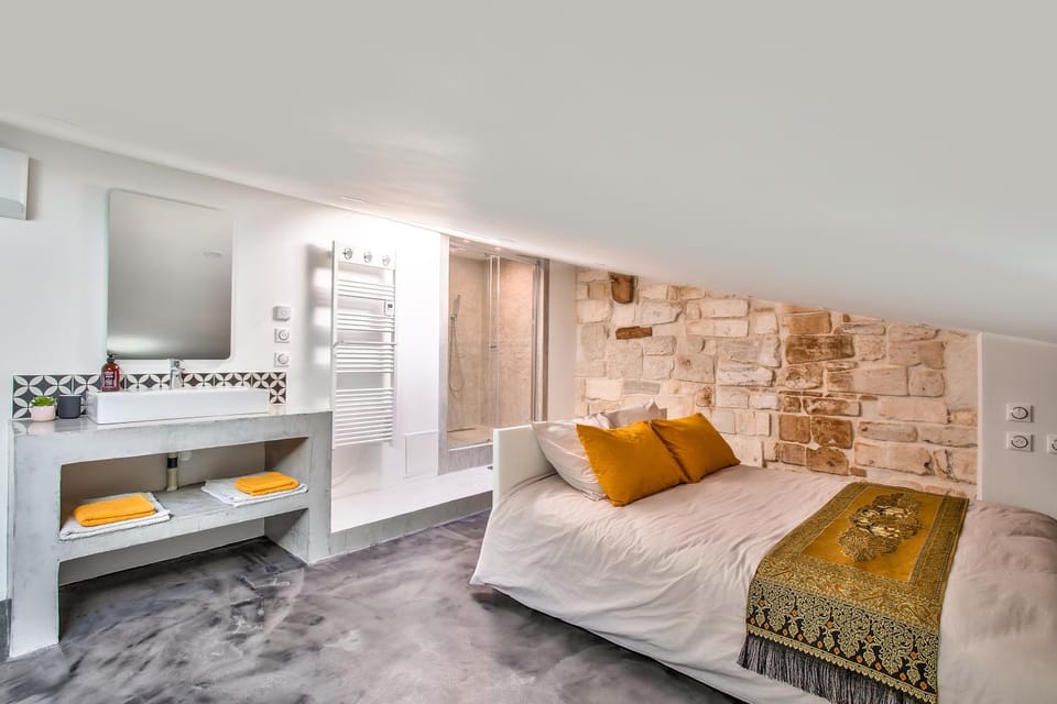 Bed, Photo of the whole room, Bedroom