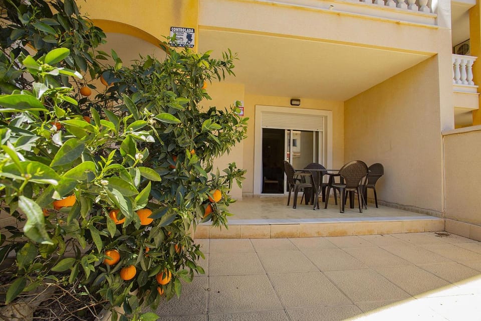 Property building, Balcony/Terrace, Dining area
