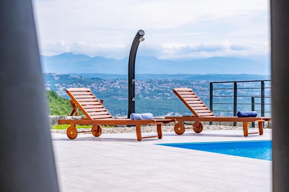 Balcony/Terrace, Pool view, sunbed