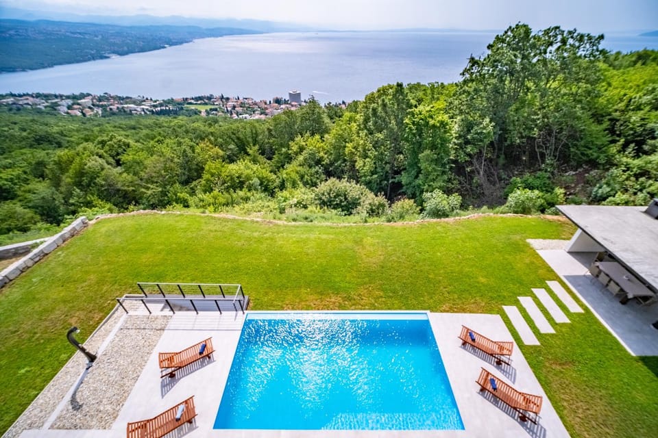 Pool view, Swimming pool, sunbed