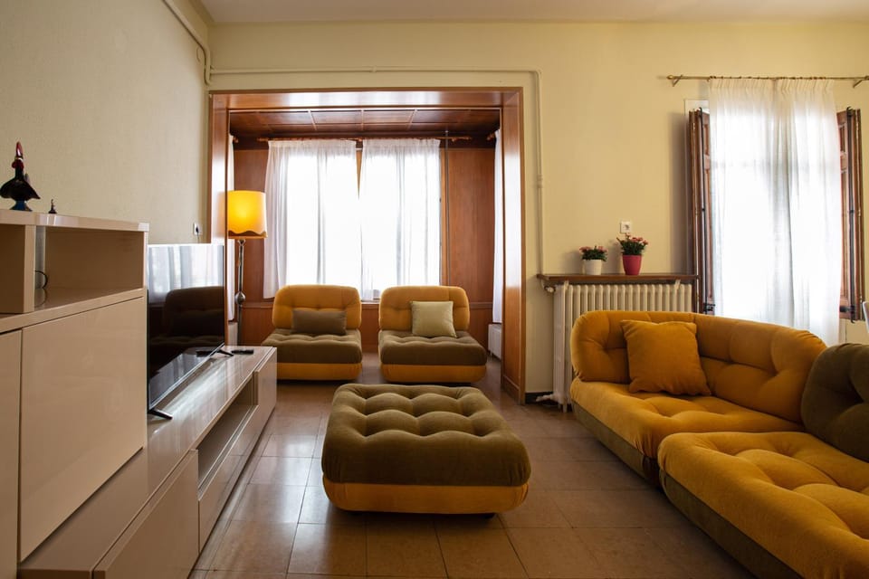 TV and multimedia, Living room, Seating area