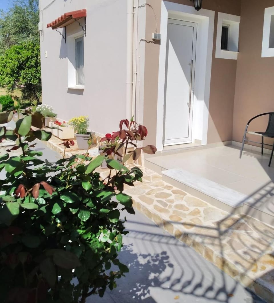 Property building, Facade/entrance, Spring, Day, Garden, Garden view