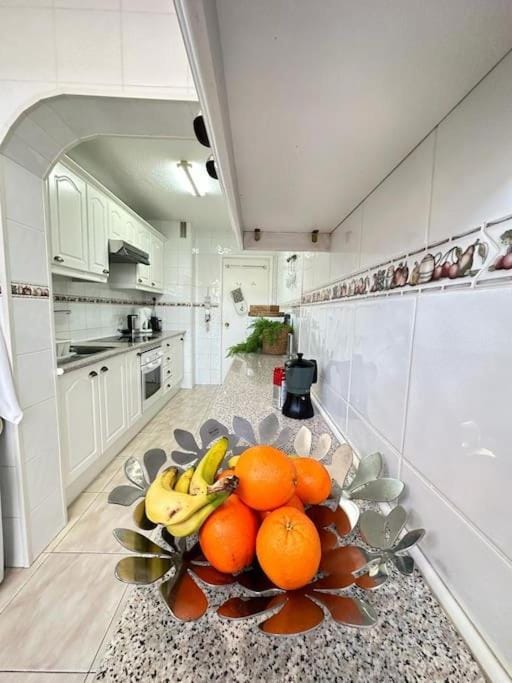 Tropical Lounge, Los Cristianos, Pool & Sea, Wifi Apartment in Los Cristianos