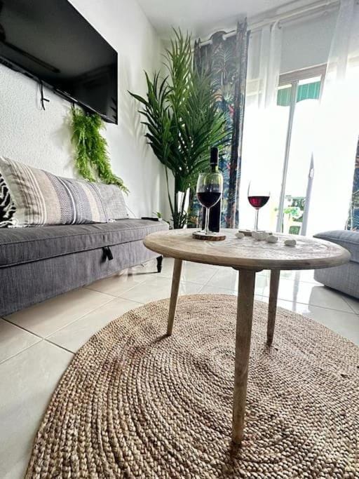 Tropical Lounge, Los Cristianos, Pool & Sea, Wifi Apartment in Los Cristianos