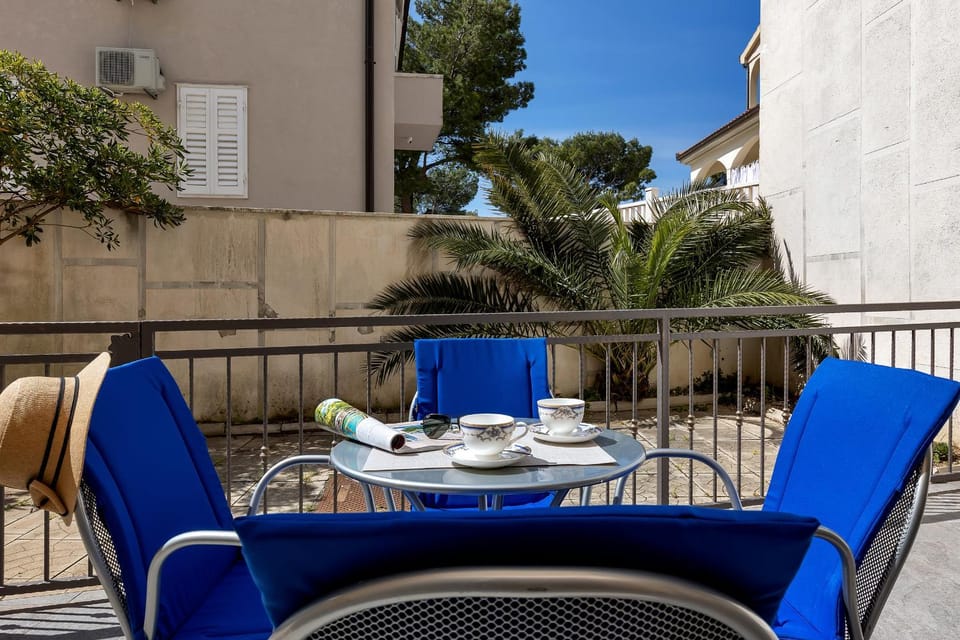 Patio, Day, Garden, Balcony/Terrace, Balcony/Terrace, Seating area