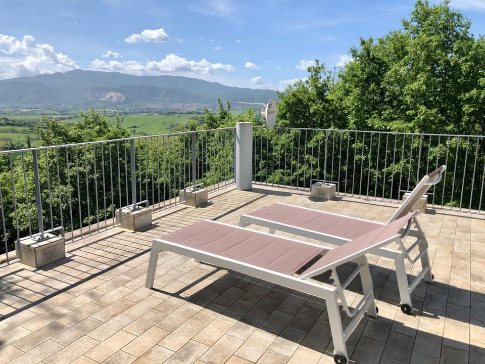 View (from property/room), Balcony/Terrace, Mountain view