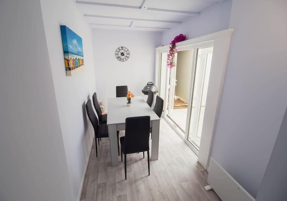 Garden, Seating area, Dining area