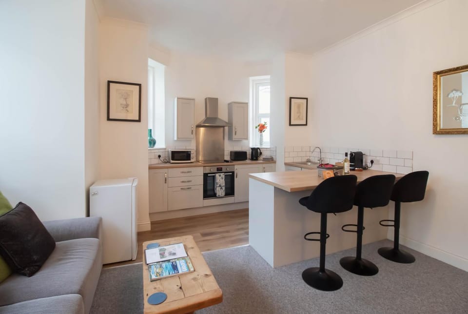 Coffee/tea facilities, Kitchen or kitchenette, Living room, Seating area, Dining area, internet, microwave, pet friendly, stove, toaster