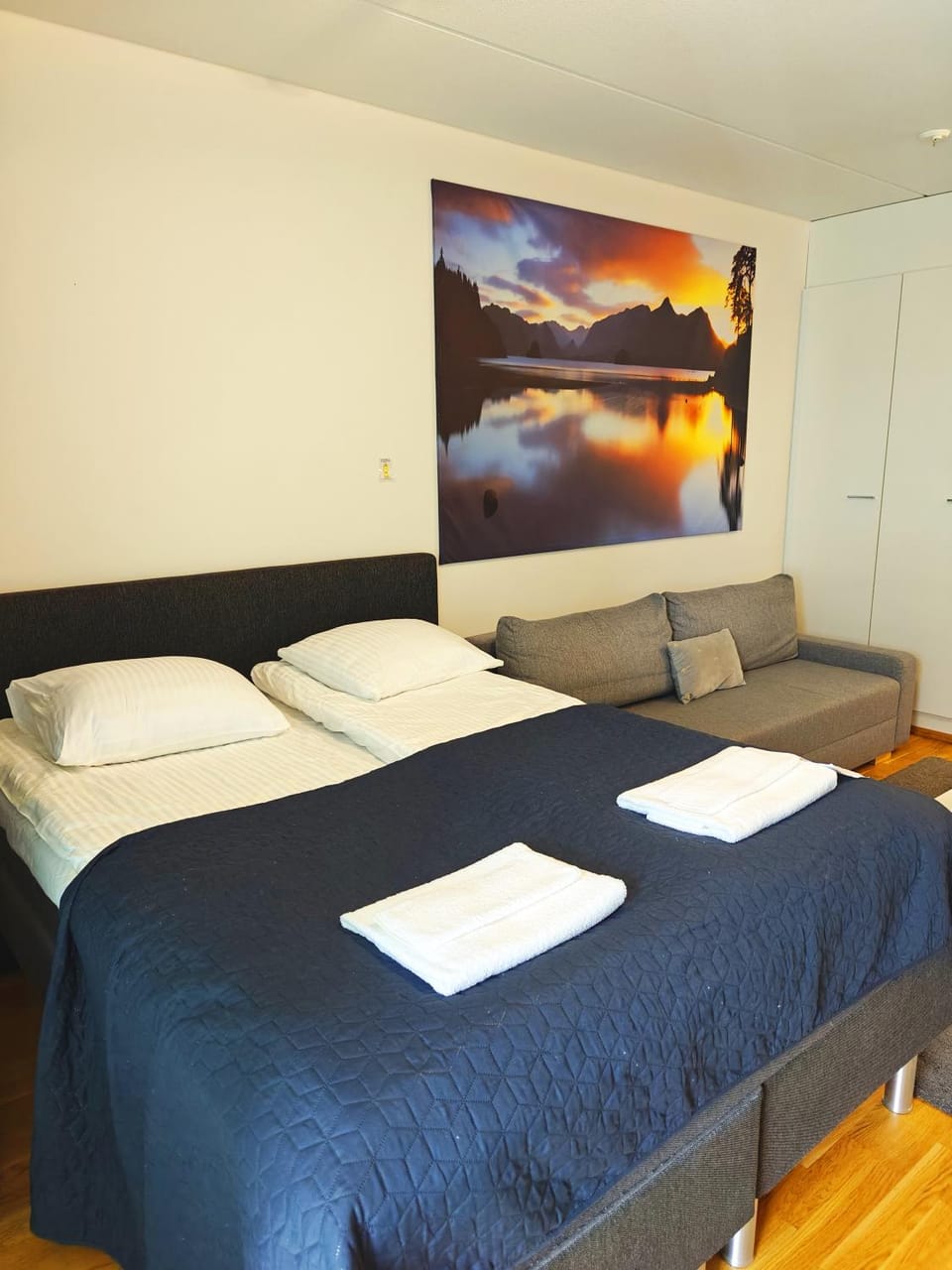 Bed, Photo of the whole room