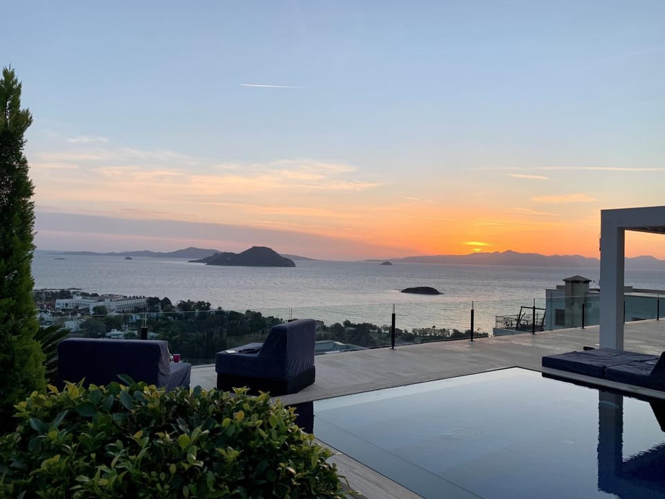 Natural landscape, View (from property/room), Lake view, Sea view, Swimming pool, Sunset