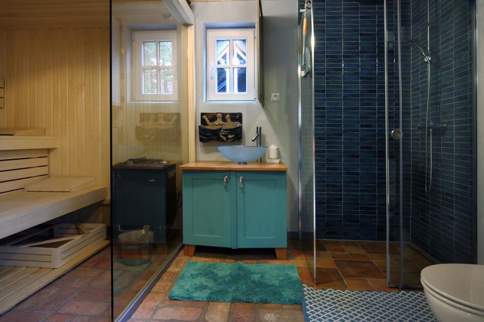 Sauna, Bathroom