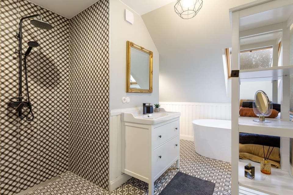 Shower, Toilet, Bathroom, Bath