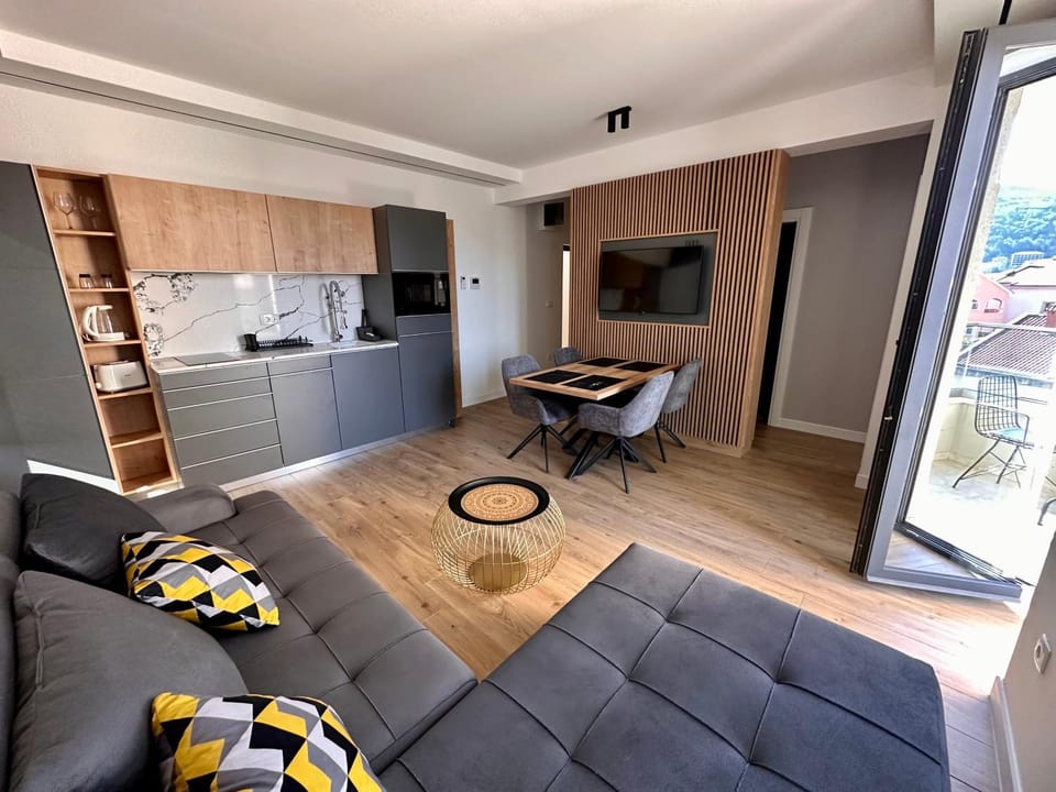 TV and multimedia, Living room, Dining area