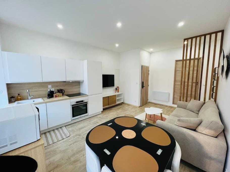 Urban Home - T3 Premium avec Suite Parentale Centre-Ville de Saint-Etienne - Secteur Chavanelle Apartment in Saint-Étienne