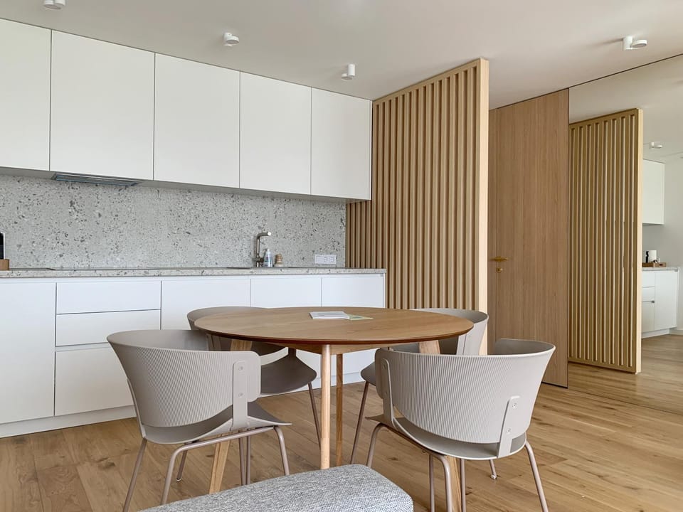 Kitchen or kitchenette, Dining area, dishwasher