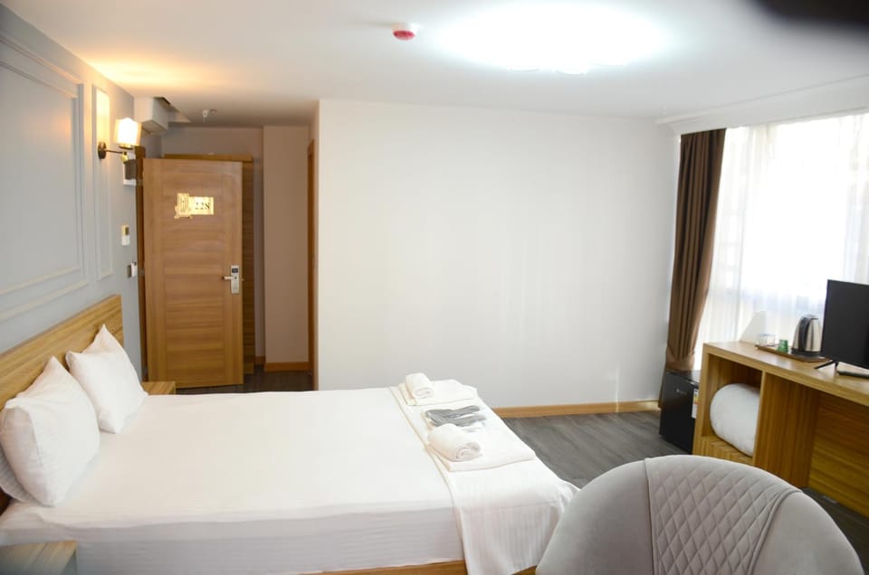 Communal lounge/ TV room, Bed, TV and multimedia, Evening entertainment, Bedroom, hair dresser, towels, wardrobe, air conditioner