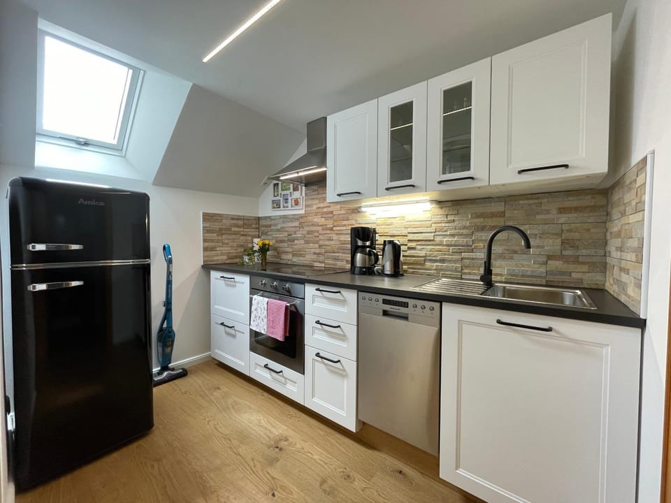 Coffee/tea facilities, Kitchen or kitchenette, dishwasher, pet friendly, stove