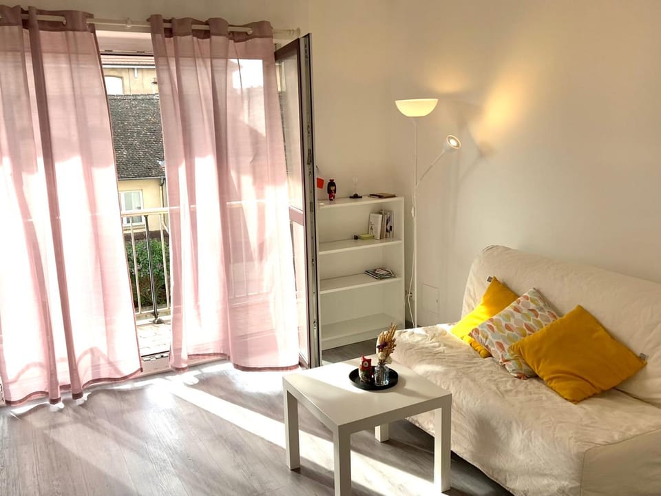 Seating area, Bedroom